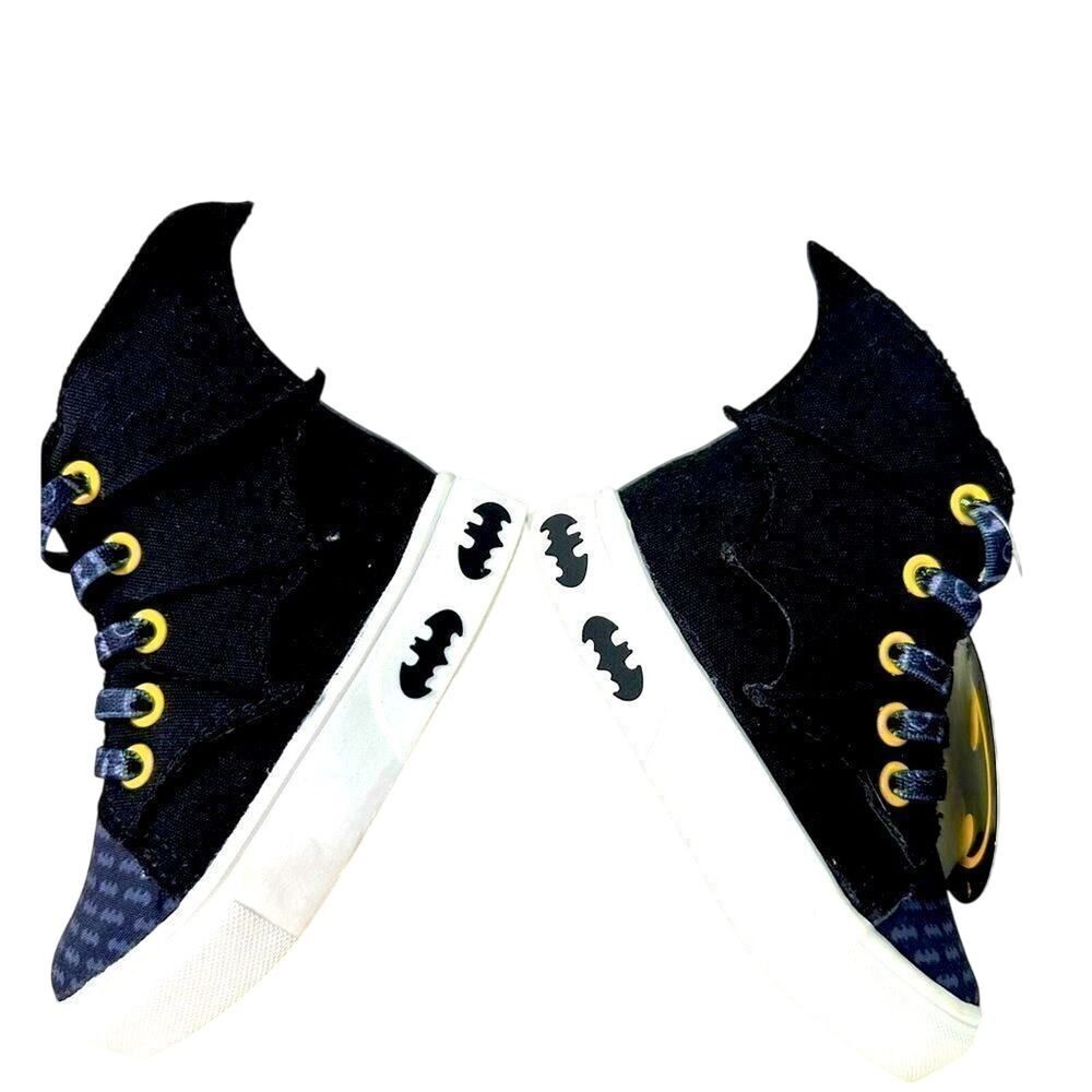 NWT Batman Ground Up DC Comics Toddler Size 6 Unisex Unique Bat Wing Shoes Video